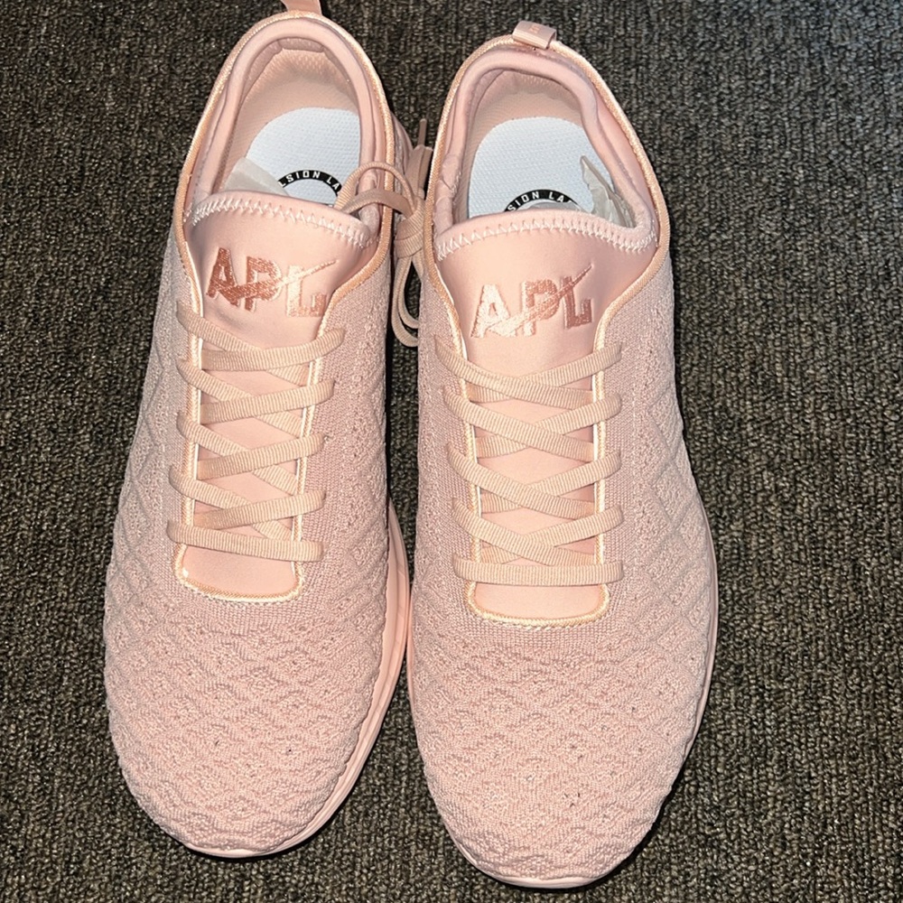APL TECHLOOM PHANTOM M
VINTAGE ROSE
SIZE 11.5
New